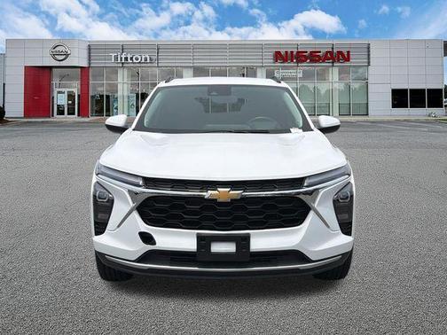 Summit White 2025 Chevrolet Trax LT