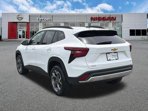 Summit White 2025 Chevrolet Trax LT
