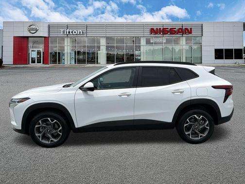 Summit White 2025 Chevrolet Trax LT