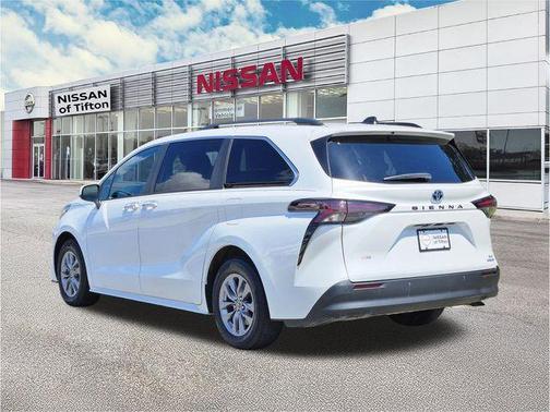 2023 Toyota Sienna XLE
