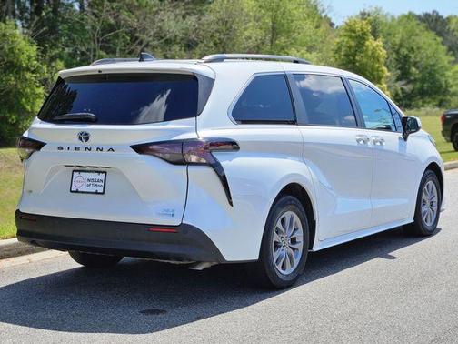 2023 Toyota Sienna XLE