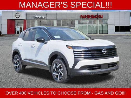 2t Wht Blk Roof 2026 Nissan Kicks SV