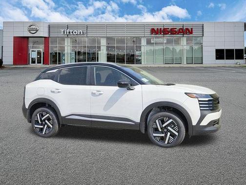 2t Wht Blk Roof 2026 Nissan Kicks SV