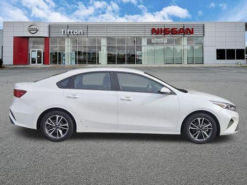 Snow White Pearl 2024 Kia Forte LXS