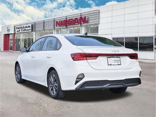 Snow White Pearl 2024 Kia Forte LXS