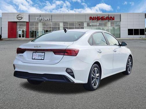 Snow White Pearl 2024 Kia Forte LXS