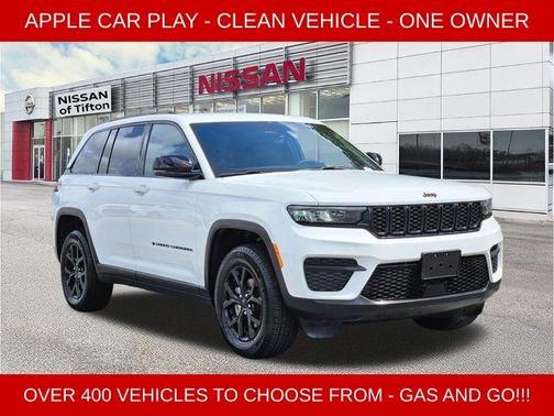 Bright White Clearcoat 2025 Jeep Grand Cherokee Laredo