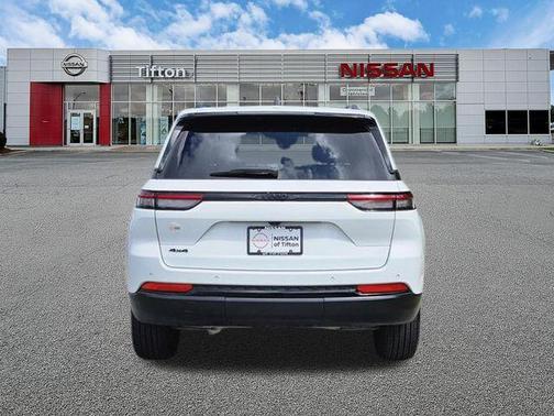 Bright White Clearcoat 2025 Jeep Grand Cherokee Laredo
