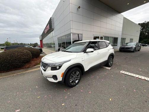Snow White Pearl 2021 Kia Seltos LX
