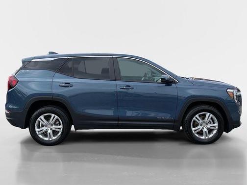 Metallic 2024 GMC Terrain SLE