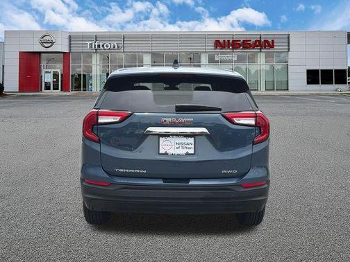 Metallic 2024 GMC Terrain SLE
