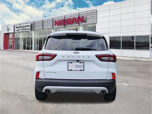 Oxford White 2025 Ford Escape Active