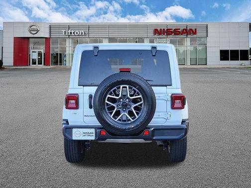 Bright White Clearcoat 2025 Jeep Wrangler Sahara