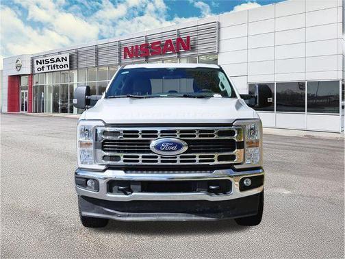 Oxford White 2025 Ford F-350 XLT