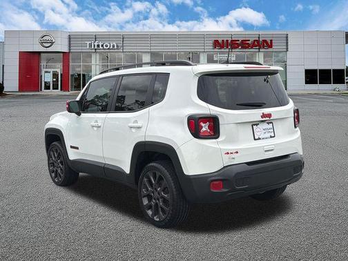 Alpine White 2023 Jeep Renegade Latitude