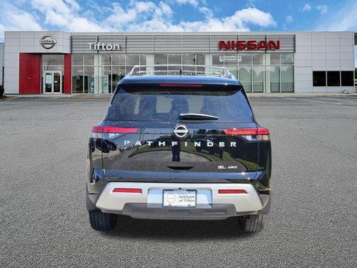 Super Black 2025 Nissan Pathfinder SL