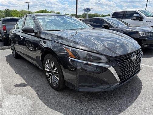 Super Black 2025 Nissan Altima SV