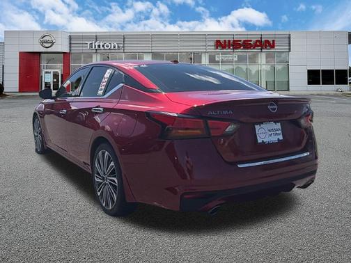 Scarlet 2023 Nissan Altima 2.5 SL