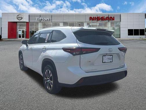 Pearl 2026 Toyota Highlander XLE