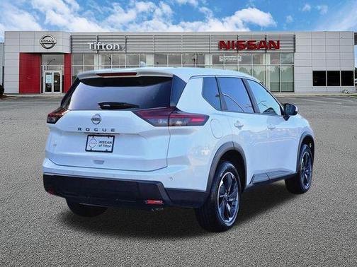 Everest White P 2025 Nissan Rogue SV