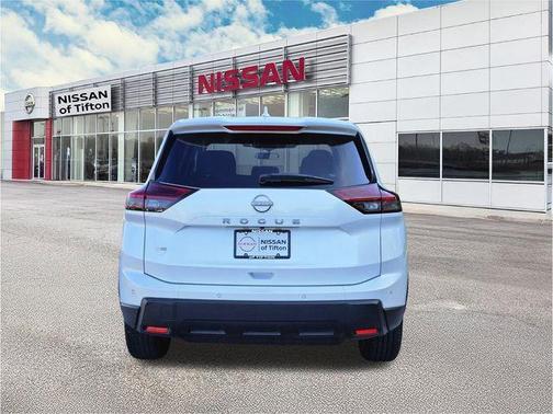 Everest White P 2025 Nissan Rogue SV