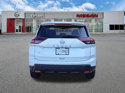 Everest White P 2025 Nissan Rogue SV