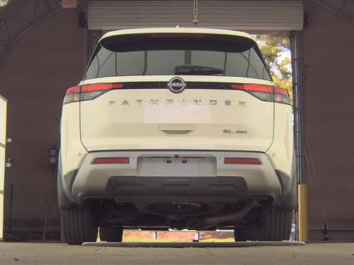 White 2024 Nissan Pathfinder SL