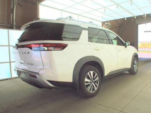 White 2024 Nissan Pathfinder SL