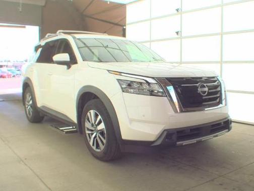 White 2024 Nissan Pathfinder SL