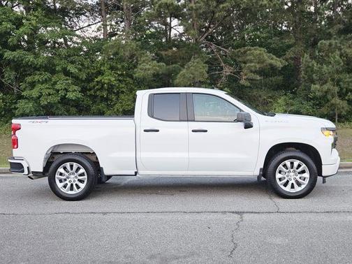Summit White 2025 Chevrolet Silverado 1500 Custom