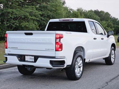 Summit White 2025 Chevrolet Silverado 1500 Custom