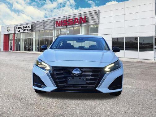 Glacier White 2025 Nissan Altima SV