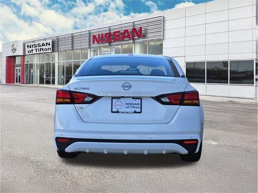 Glacier White 2025 Nissan Altima SV