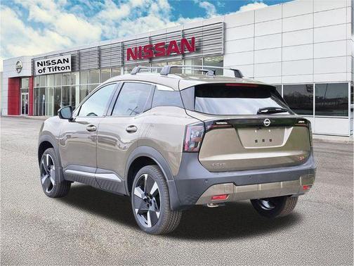 Canyon Bronze M 2026 Nissan Kicks SR