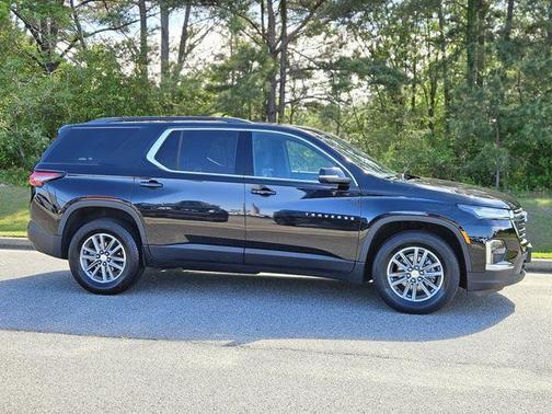 Mosaic Black Metallic 2023 Chevrolet Traverse LT Leather