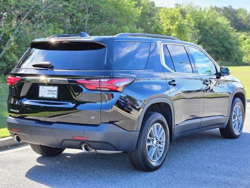 Mosaic Black Metallic 2023 Chevrolet Traverse LT Leather
