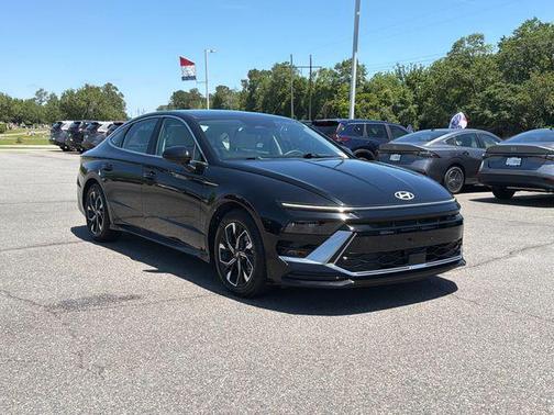 Black 2025 Hyundai SONATA SEL