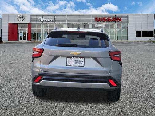 Sterling Gray Metallic 2025 Chevrolet Trax LT