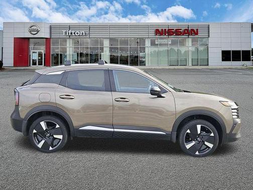 Canyon Bronze M 2026 Nissan Kicks SR