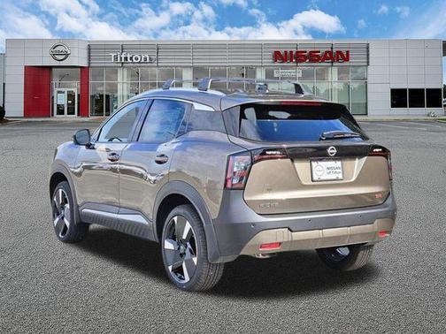 Canyon Bronze M 2026 Nissan Kicks SR