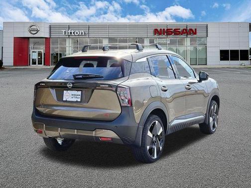 Canyon Bronze M 2026 Nissan Kicks SR