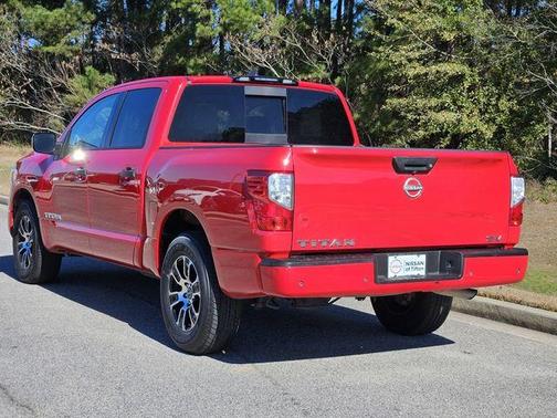 2023 Nissan Titan SV