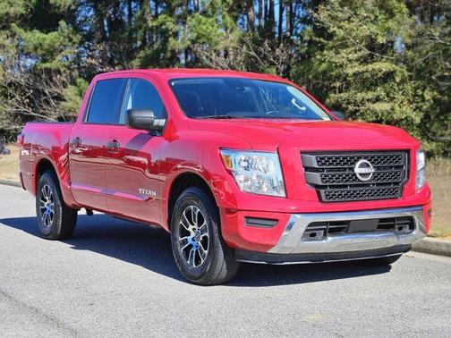 2023 Nissan Titan SV