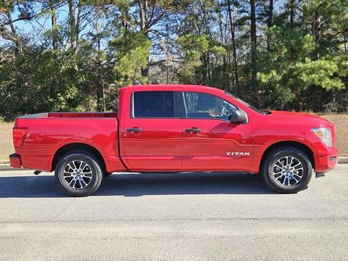 2023 Nissan Titan SV