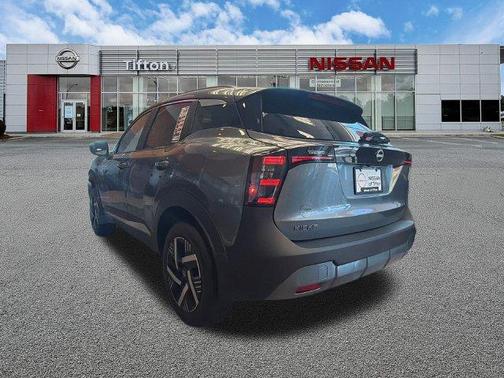 Gun Metallic 2027 Nissan Kicks SV