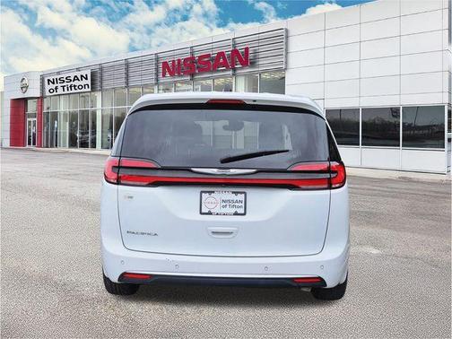 2023 Chrysler Pacifica Touring-L