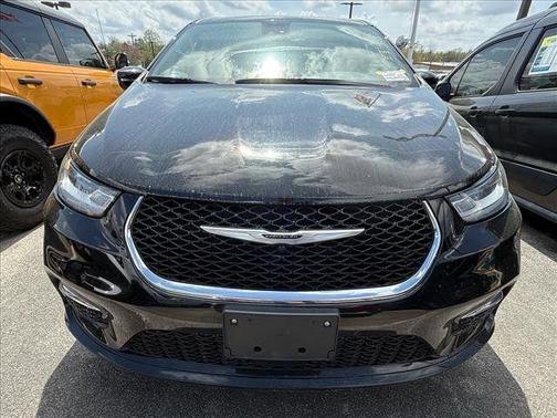 Diamond Black 2024 Chrysler Pacifica Touring-L