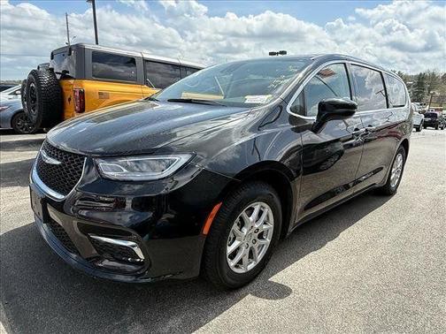 Diamond Black 2024 Chrysler Pacifica Touring-L