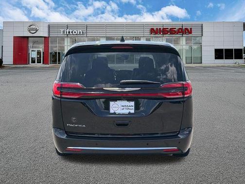 Diamond Black 2024 Chrysler Pacifica Touring-L