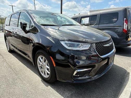 Diamond Black 2024 Chrysler Pacifica Touring-L